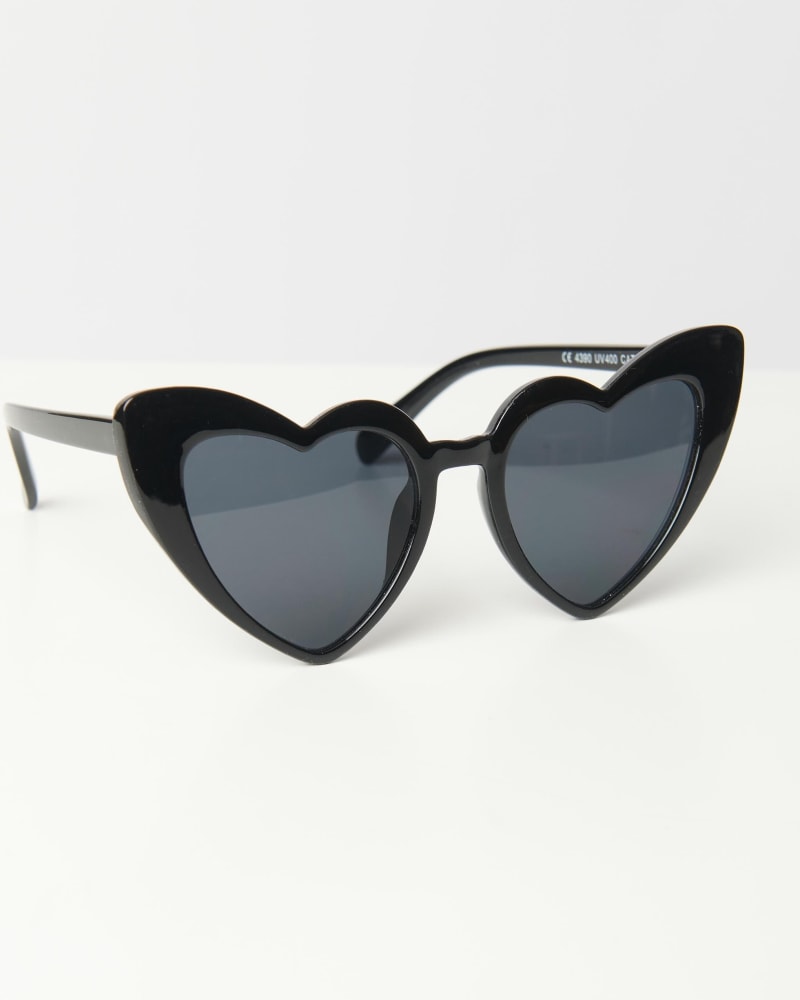 Front of a size one-size-fits-all Unique Vintage Black Heart Sunglasses in Black by Unique Vintage. | dia_product_style_image_id:324843